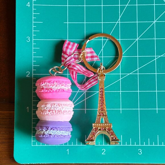 Eiffel Tower & Macaron Paris Souvenir Keychain With Gingham Bow - Picture 3 of 4
